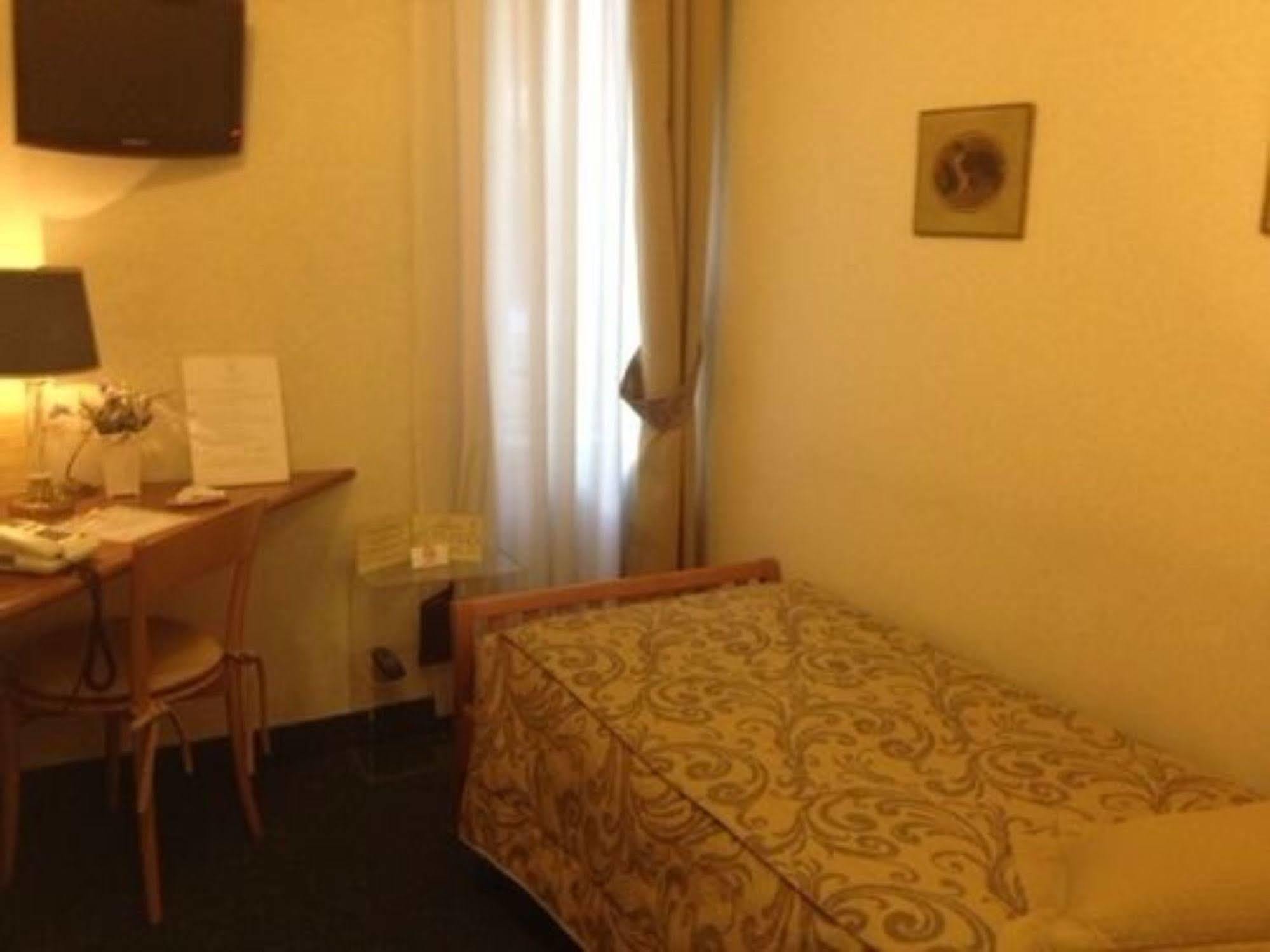 Antica Leonardo 3* Milán